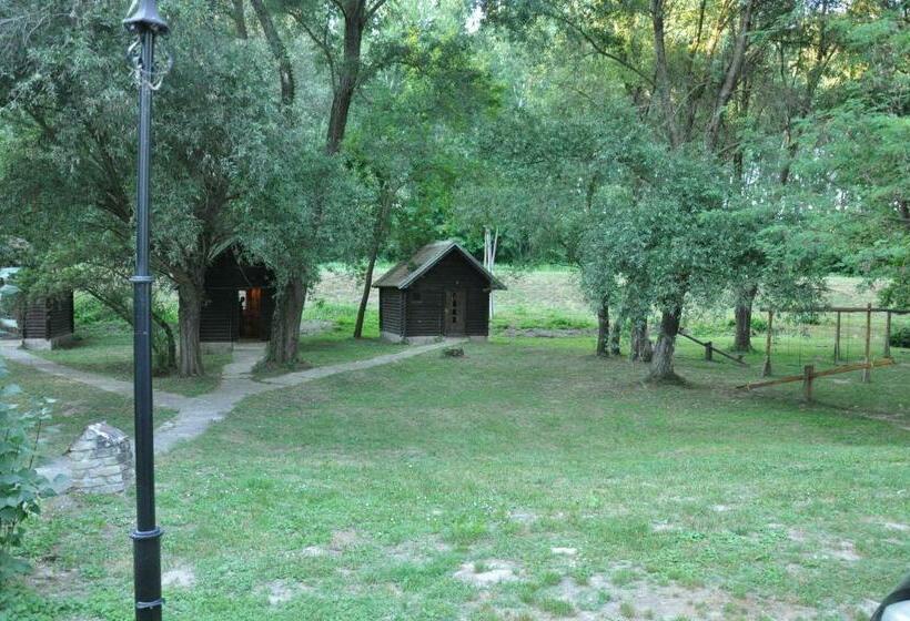کلبه ییلاقی, Chalets & Rooms čarda šebešfok