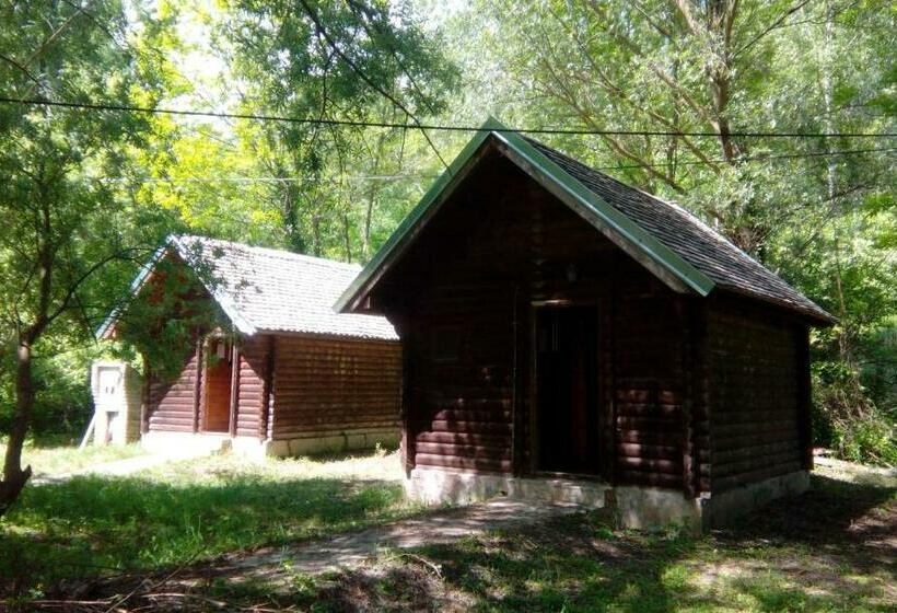 کلبه ییلاقی, Chalets & Rooms čarda šebešfok