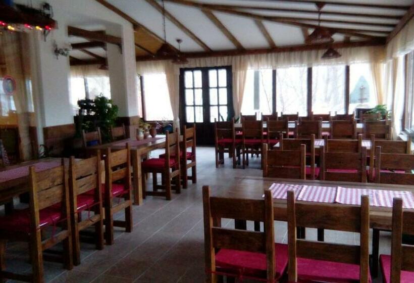 کلبه ییلاقی, Chalets & Rooms čarda šebešfok