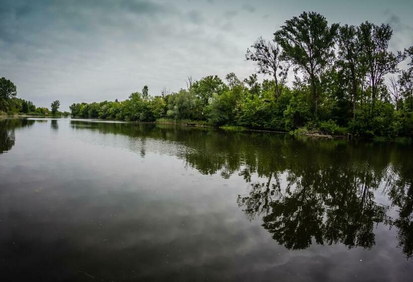 کلبه ییلاقی, Chalets & Rooms čarda šebešfok