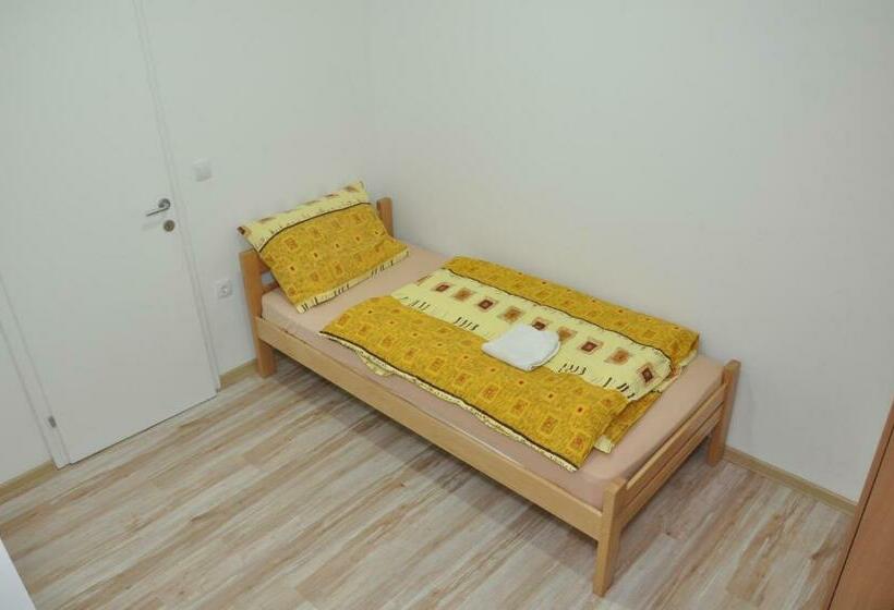 اتاق استاندارد یک نفره, Chalets & Rooms čarda šebešfok