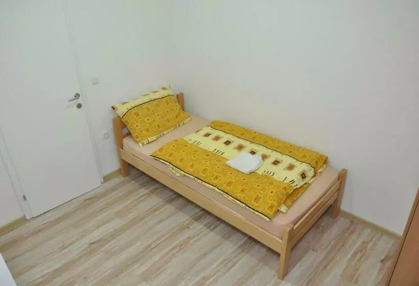 اتاق استاندارد یک نفره, Chalets & Rooms čarda šebešfok