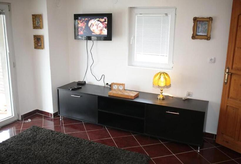 آپارتمان 2 خوابه, Chalets & Rooms čarda šebešfok