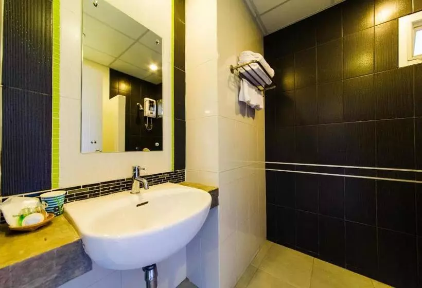 Deluxe room with river view, Nopparat Garden