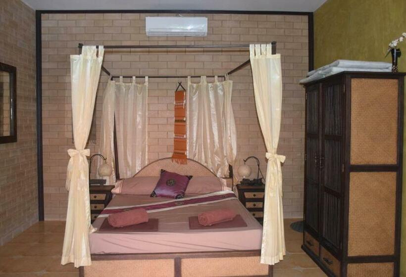 بنجلو قياسى, Sanuk Bungalows