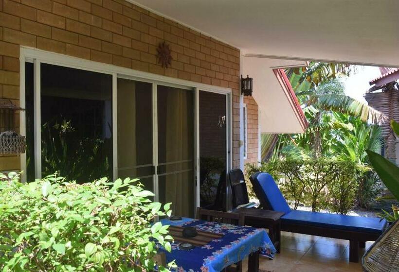 بنجلو قياسى, Sanuk Bungalows