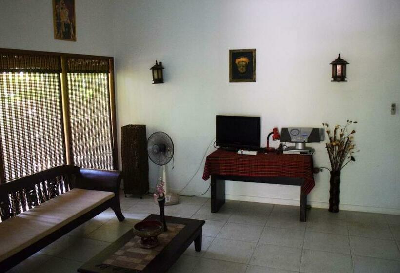 شقة غرفة واحدة, Sanuk Bungalows