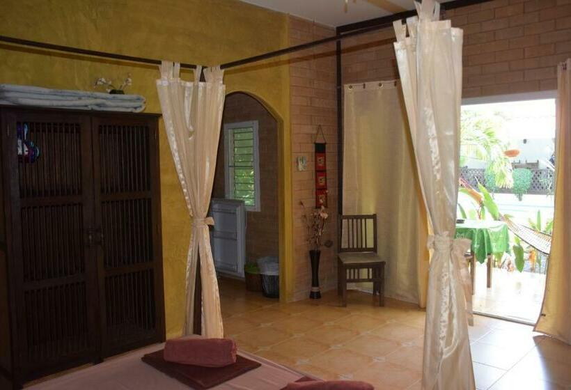 Бунгало Стандарт, Sanuk Bungalows