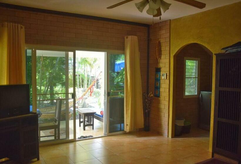 بنجلو قياسى, Sanuk Bungalows