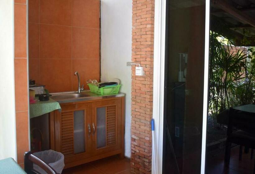 جناح كلاسيكي, Sanuk Bungalows