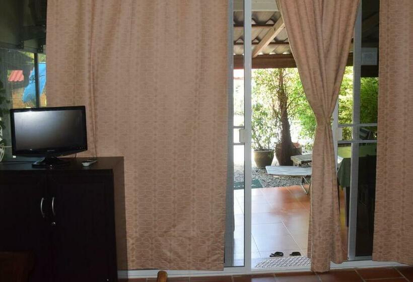 جناح كلاسيكي, Sanuk Bungalows