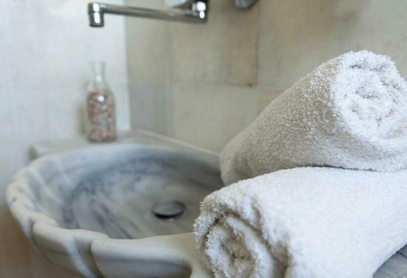 اتاق استاندارد با بالکن, Begleri