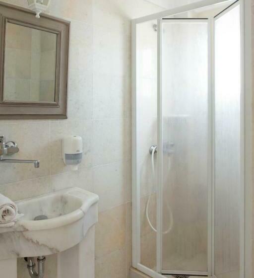 اتاق استاندارد با بالکن, Begleri