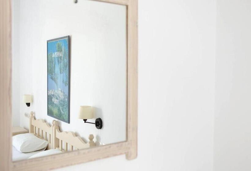 استودیو استاندارد با چشمانداز باغ, Begleri