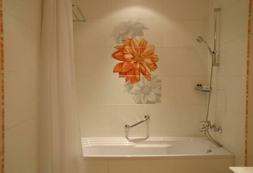 Cameră Deluxe, Concorde