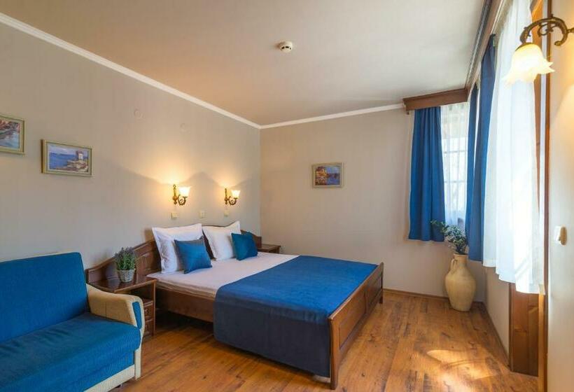 Люкс 2 Спальни, Izvora