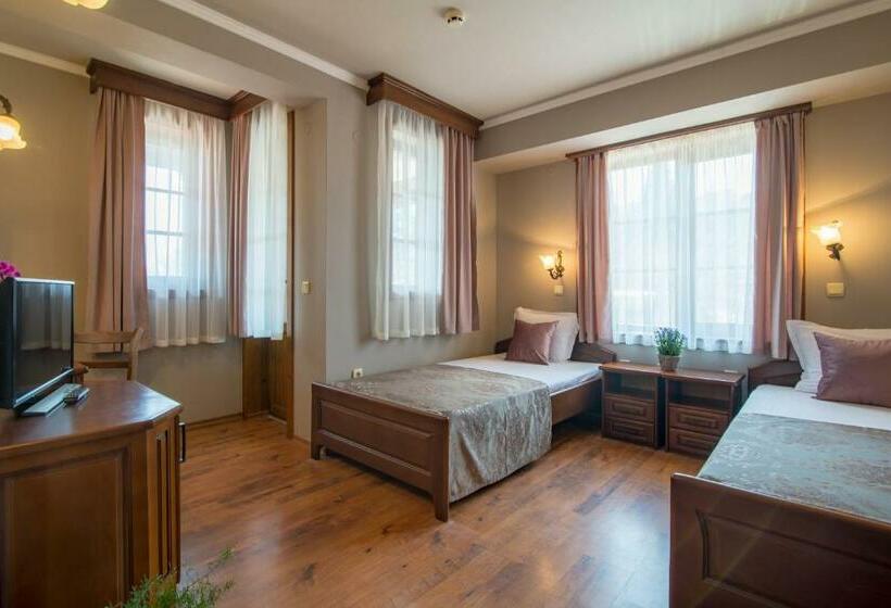 Люкс 2 Спальни, Izvora