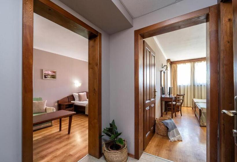 Люкс 2 Спальни, Izvora