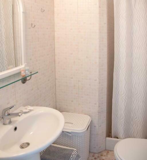 חדר סטנדרט לשלושה עם נוף צדדי לים, Londos