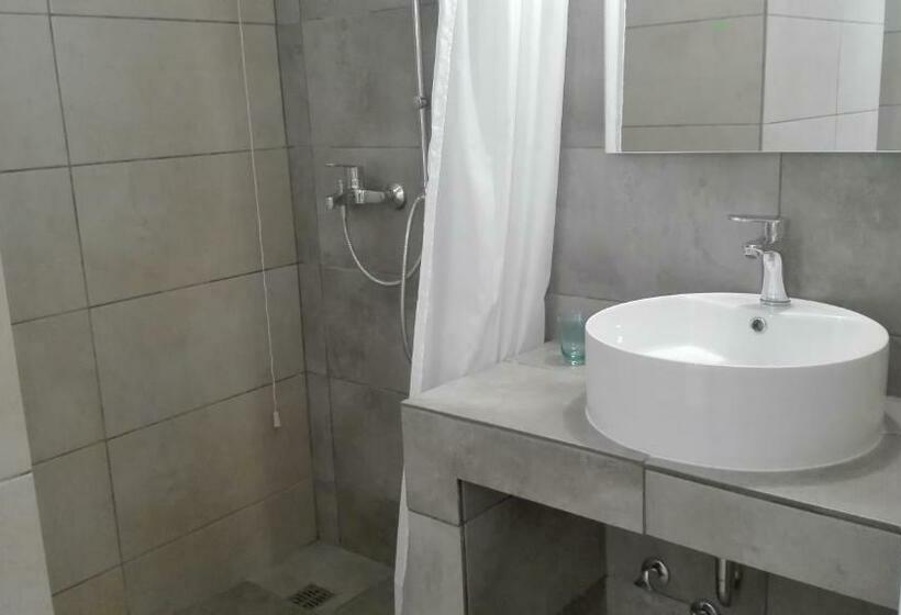 סוויטת ג'וניור משפחתית, Londos