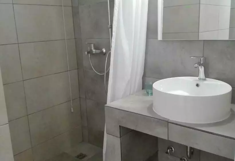 سوئیت جونیور خانوادگی, Londos