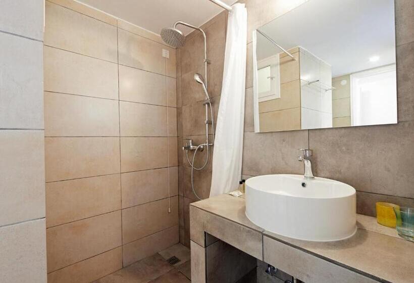 סוויטת ג'וניור משפחתית, Londos