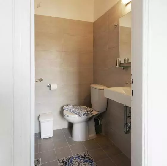 اتاق اکونومی, Londos
