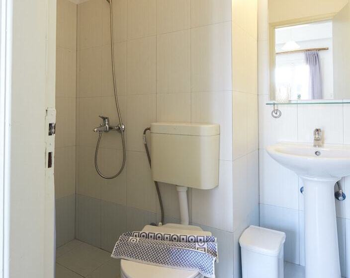 חדר סטנדרט לשלושה עם נוף לגינה, Londos