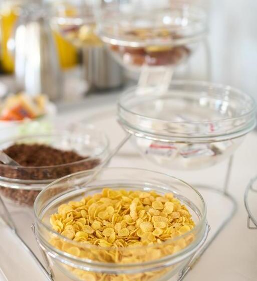 اتاق استاندارد سه تخته با چشمانداز استخر, Armonia Hotel By Zante Plaza