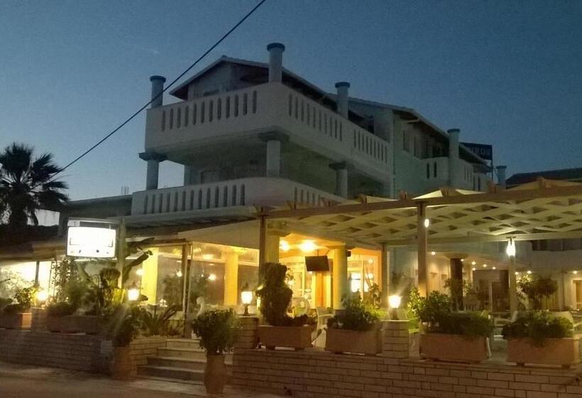 חדר משפחתי, Spiros