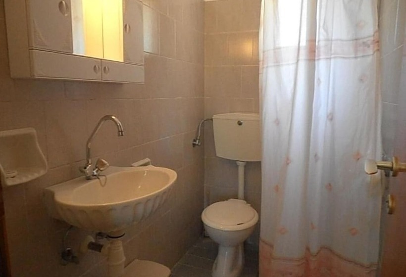 Economy Triple Room, Pension Anna