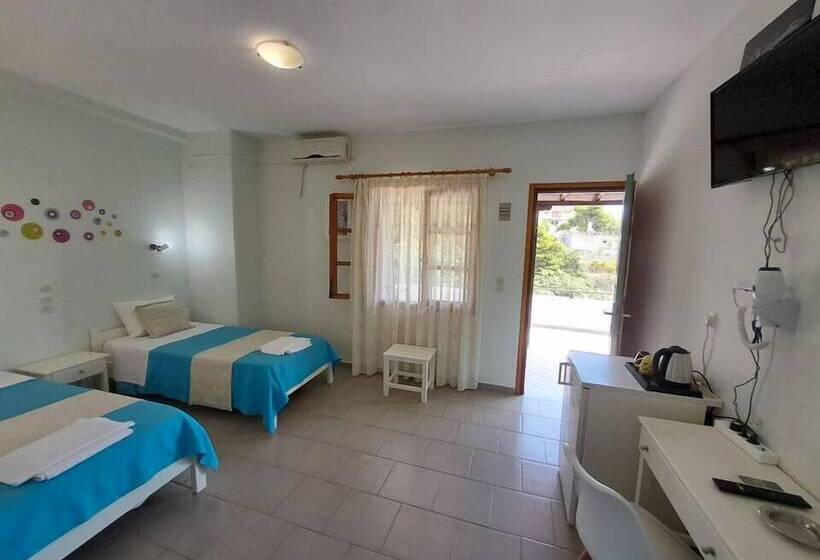 Economy Triple Room, Pension Anna