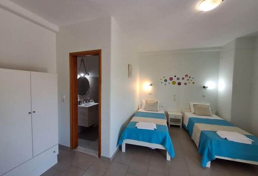 Economy Triple Room, Pension Anna