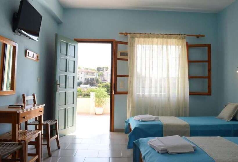 Economy Triple Room, Pension Anna