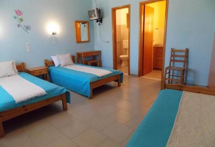 Economy Triple Room, Pension Anna