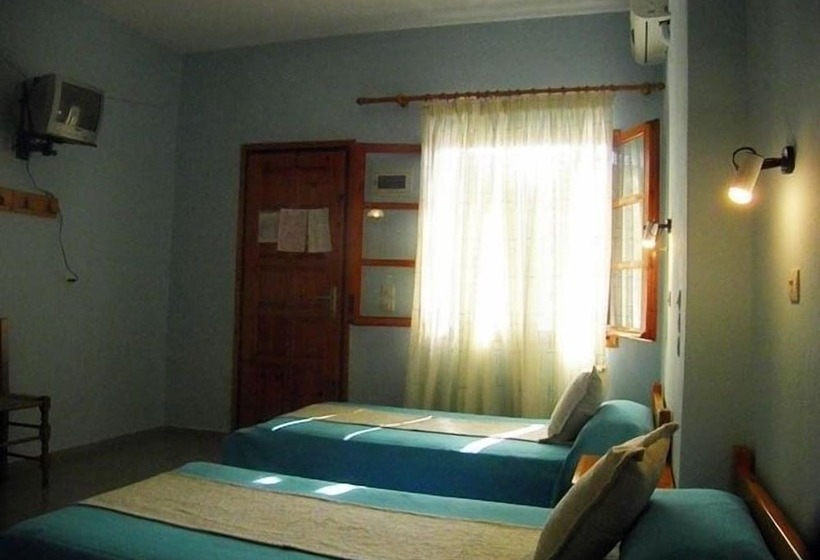 Economy Triple Room, Pension Anna