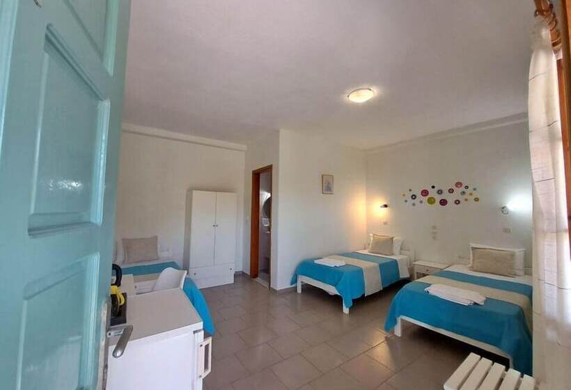 Economy Triple Room, Pension Anna