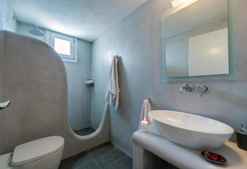 Standard Triple Room, Villa Aegeon