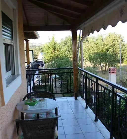استودیوی استاندارد, Villa Nefeli
