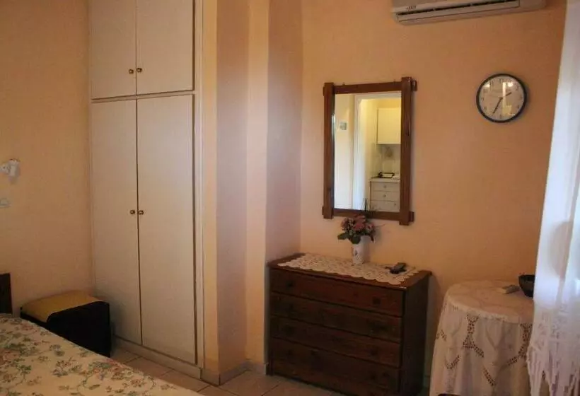استودیوی استاندارد, Villa Nefeli