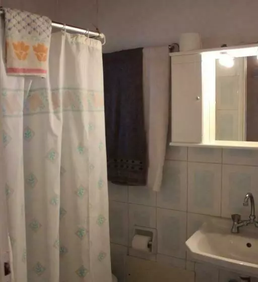 استودیوی استاندارد, Villa Nefeli