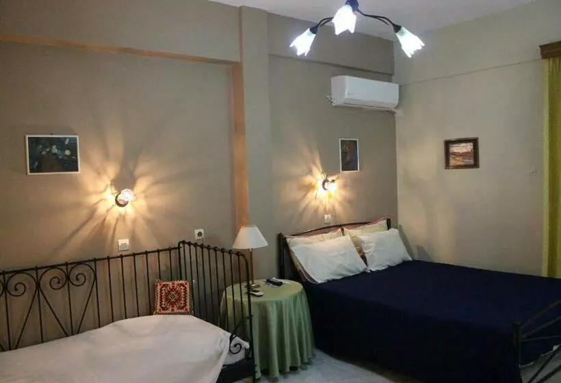 استودیوی سوپریور, Villa Nefeli