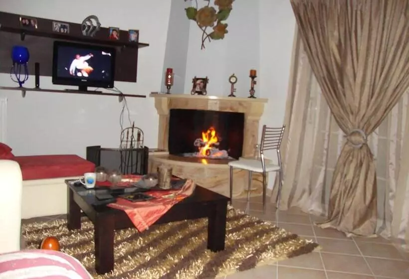 استودیوی لوکس, Villa Nefeli
