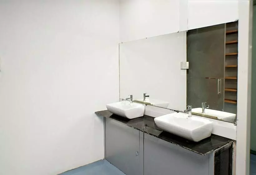 تختخواب در اتاق مشترک, Arma Hostel Mumbai