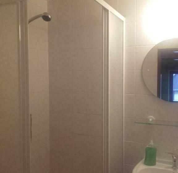 غرفة قياسية, Anna