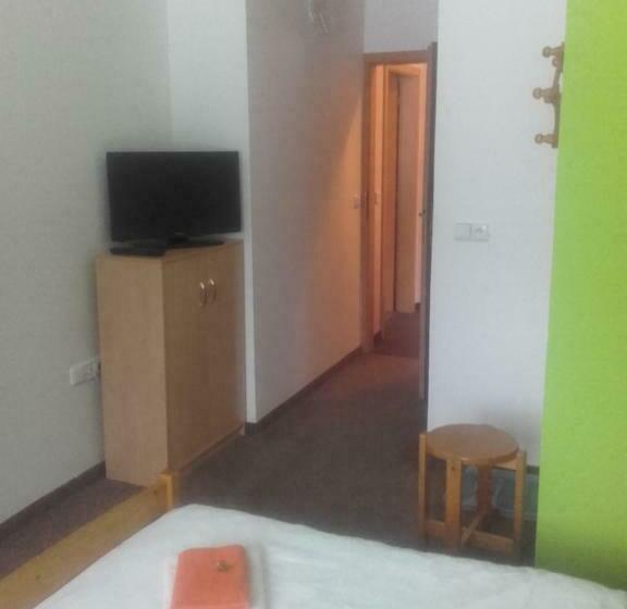 غرفة قياسية, Anna