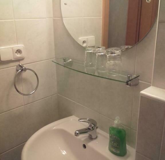 اتاق استاندارد, Anna