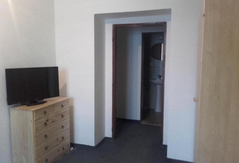 غرفة قياسية ثلاثية, Anna