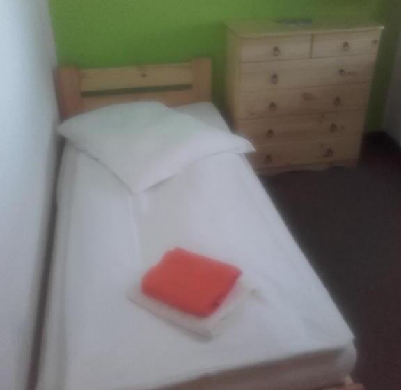 غرفة كلاسيكية رباعية, Anna