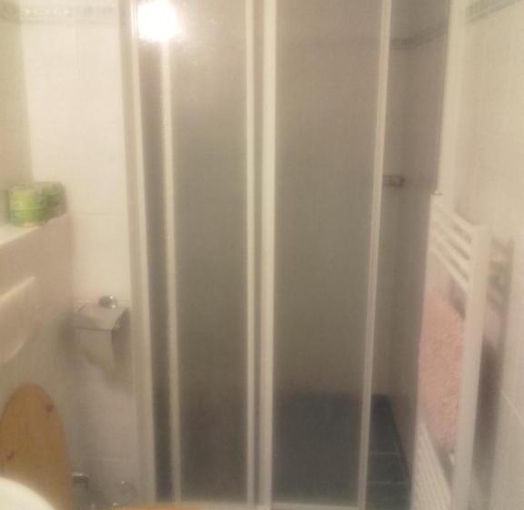 اتاق کلاسیک چهارنفره, Anna